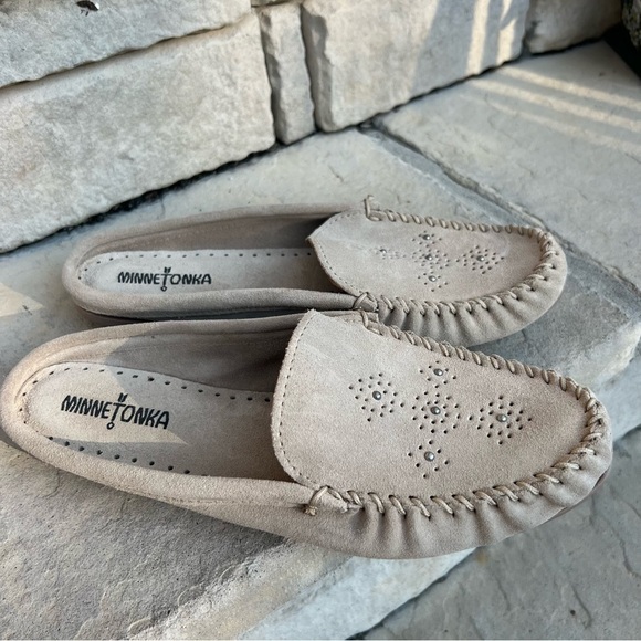 Minnetonka Leila Mule Stone suede open heel slide on shoes Sz 11 - Picture 2 of 8